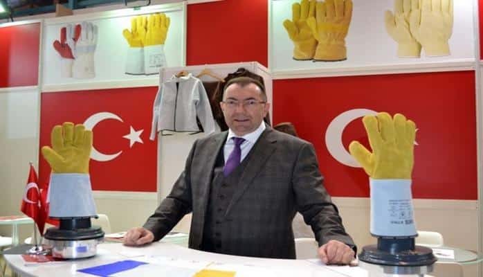 Bursa’da cezaevi mahkumlarına eldiven diktirip, ihraç ediyor