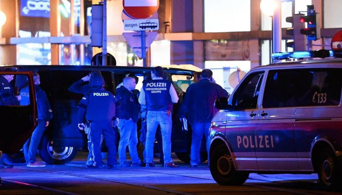 Vyanada sinaqoq yaxınlığında baş vermiş atışmada 7 nəfər ölüb