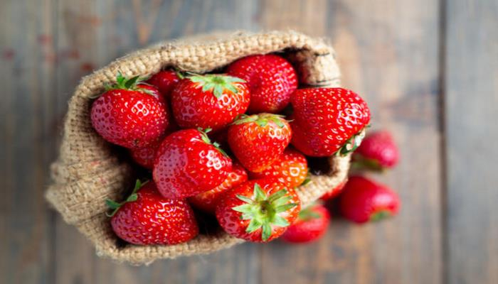 Клубника: польза и вред летней ягоды