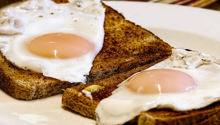 Неправильный завтрак: ученые перечислили продукты, которые не нужно есть утром