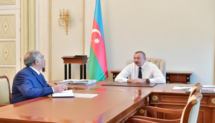 Президент Ильхам Алиев: Межпоселковые и внутрипоселковые дороги Баку должны быть отремонтированы, проложены новые дороги