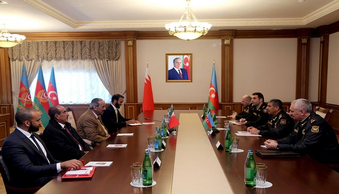 Министр обороны Азербайджана встретился с главнокомандующим Силами Обороны Бахрейна