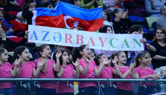 Qızların Azərbaycan himnini oxuması qürur verdi