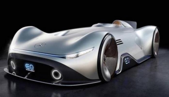 Mercedes-Benz "Gümüşü oxların" müasir variantını təqdim edib