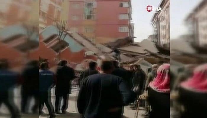 В Стамбуле рухнул семиэтажный дом -