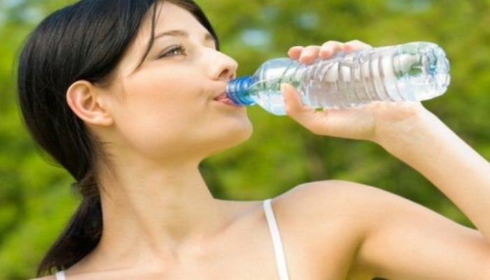 Питьевая вода может помочь похудеть
