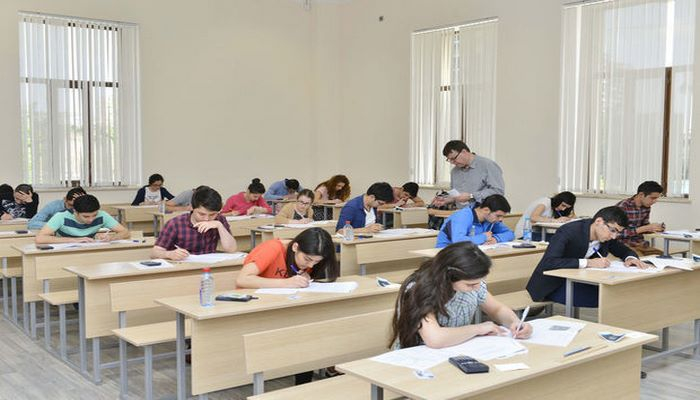 В Азербайджане начинаются выпускные экзамены