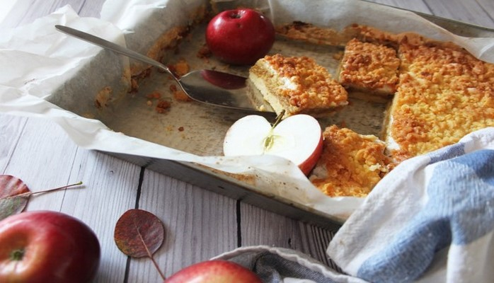 Рецепт вкуснейшего песочного пирога с безе и яблоками