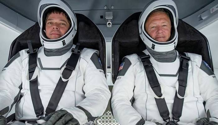 Astronotlar SpaceX'in insanlı test uçuşu için karantinaya girdi