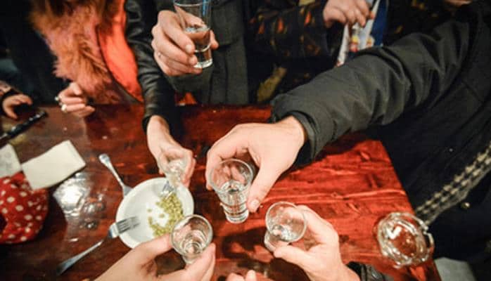 Araq rusları qırır: Spirtli içkidən daha çox kişilər ölür