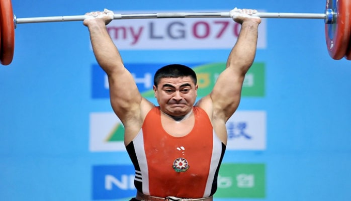 Низами Пашаев завоевал титул трехкратного чемпиона мира по тяжелой атлетике