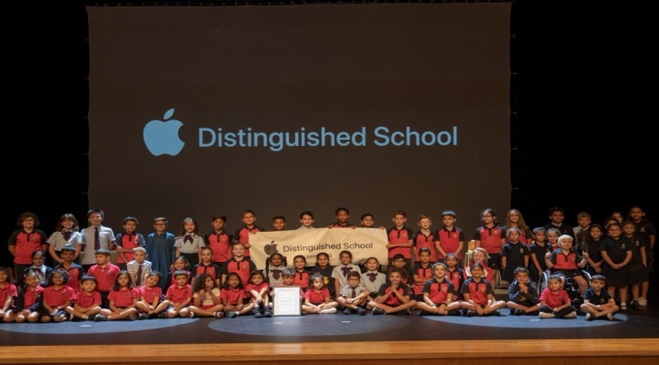 Шесть испанских школ получили значок Apple