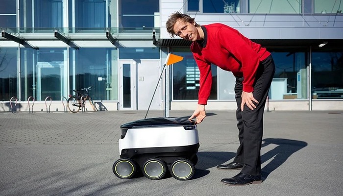 9 автономных роботов-доставщиков, готовых выйти на работу