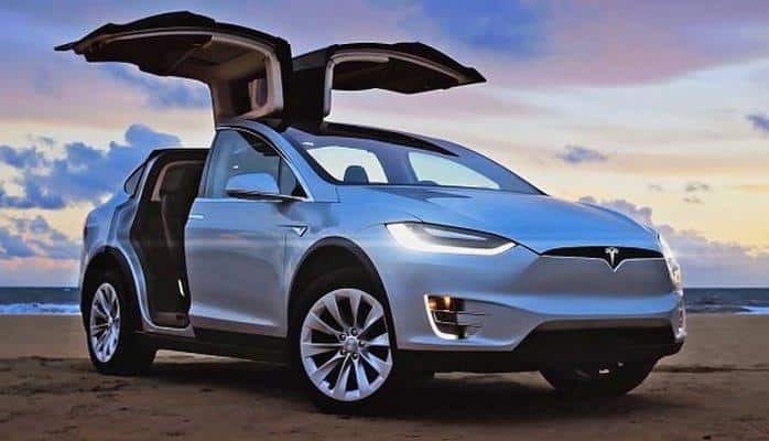 Tesla direksiyonsuz araba fotoğrafını yayınladı!