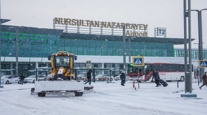 В Нур-Султане задержаны или отменены более 30 рейсов из-за непогоды