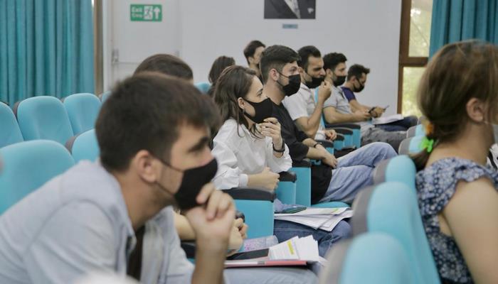 A debate tournament on banning plastic products was held