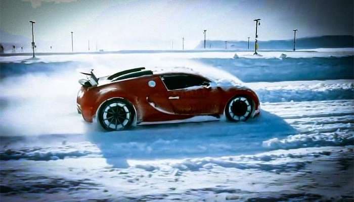 Дрифт в снегу: кто круче, Bugatti Veyron или Lamborghini Aventador?