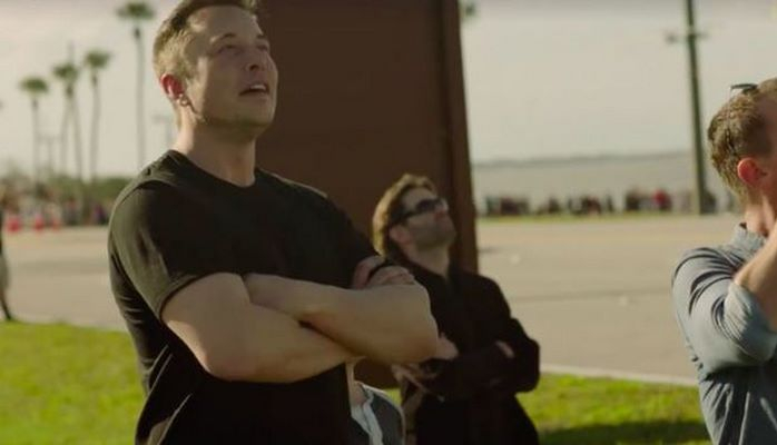 Илон Маск показал уникальные кадры падения Falcon 9 в океан