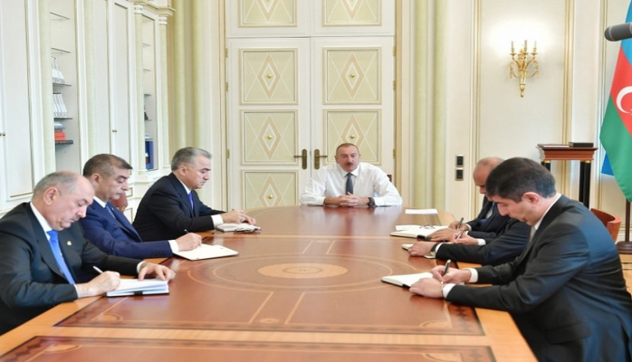 Президент Ильхам Алиев принял новых глав ИВ районов Баку и регионов