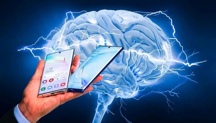Ученые подтвердили влияние смартфона на состояние мозга