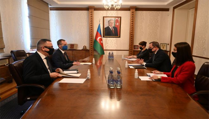 Глава МИД Азербайджана встретился с послом Польши