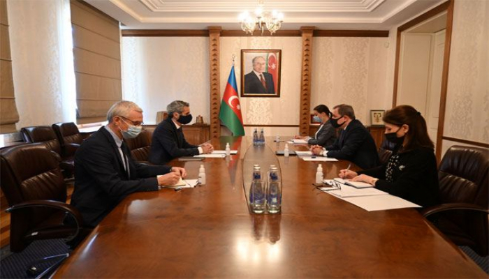 Глава МИД Азербайджана  встретился с послом Франции