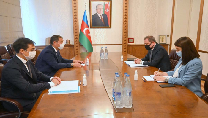 Глава МИД Азербайджана встретился с послом Казахстана
