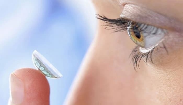«Умная» контактная линза распознает болезни глаз путем изменения цвета