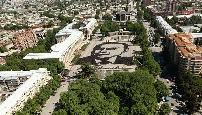 “Живой портрет” Гейдара Алиева из 10,000 человек (ФОТО)