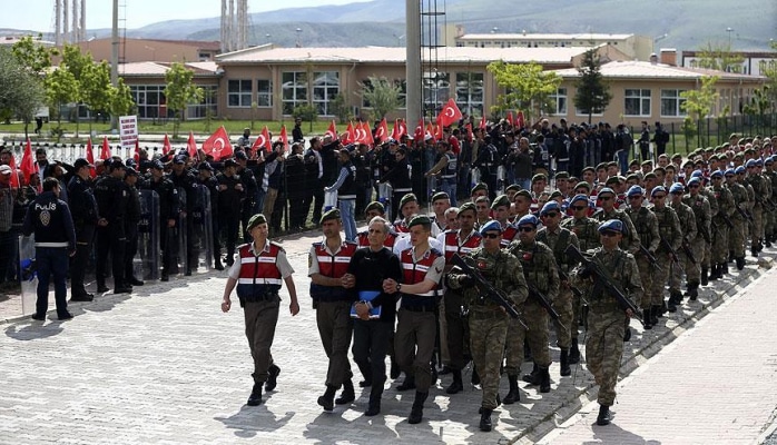 Türkiyədə 92 hərbçi barəsində saxlanılma qərarı verildi