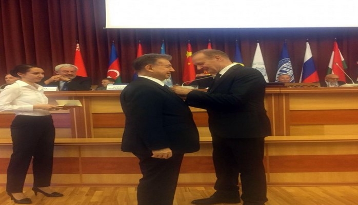 Akademik Akif Əlizadə Belarusda medalla təltif edilib