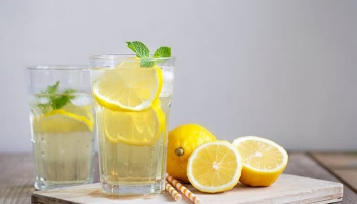 Названы плюсы использования воды с лимоном натощак