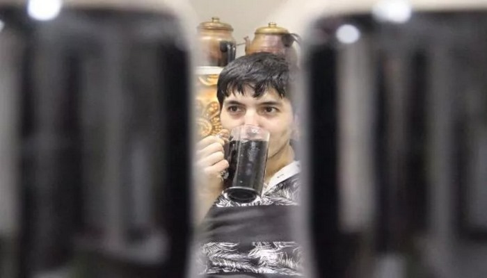 Diyarbakır'da kola bağımlısı genç şaşırtıyor! Günde 5 litre kola ve 50 lira yevmiye ile çalışıyor