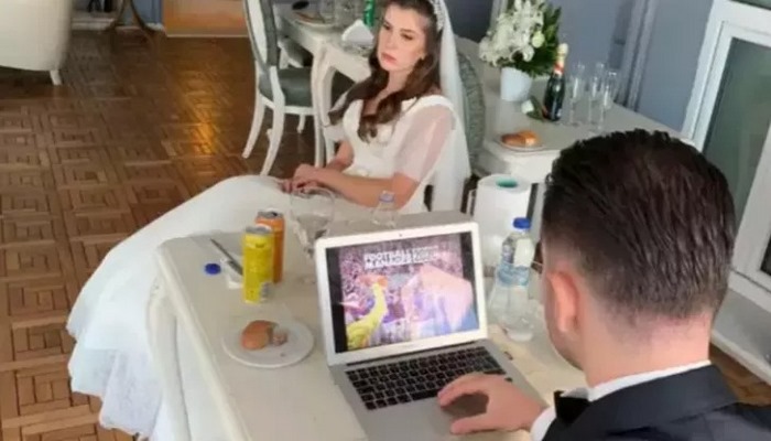 Düğününe laptop götürüp, oyun oynayan damat!