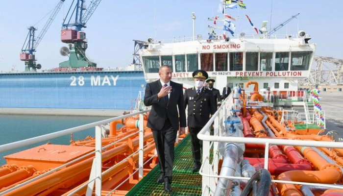Prezident “Kəlbəcər” tankerinin istismara verilməsi mərasimində