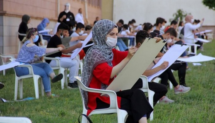 Erzincan'da koronavirüs tedbirleri altında özel yetenek sınavı