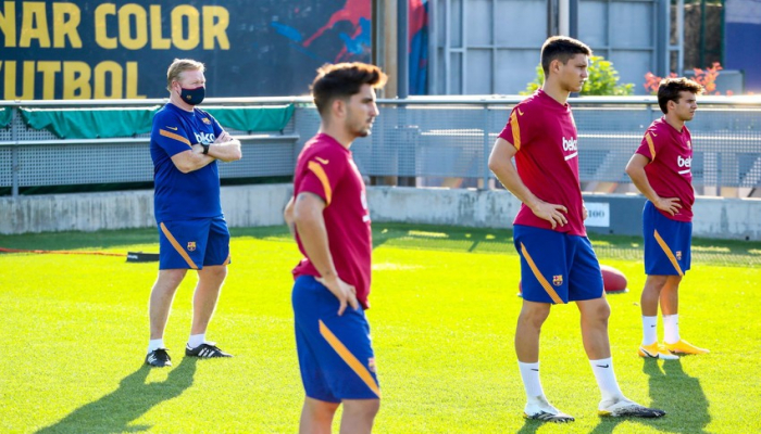 Новый тренер "Барселоны" отстранил Суареса и Видаля от тренировок