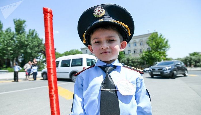 Маленькие инспекторы на дорогах Баку