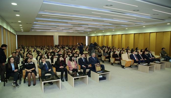 Президент НАНА встретился с молодыми учеными и специалистами академии