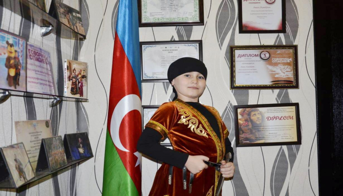 9-летний азербайджанский ученик победил в конкурсе в России, показав в танце энергию героев