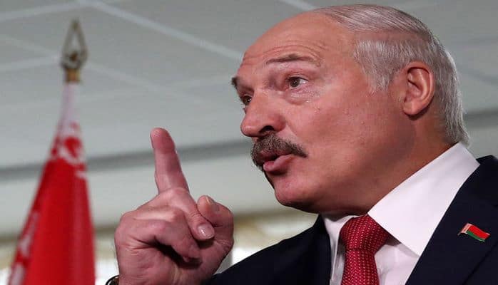 Lukaşenko uğur qazanmayan idmançılara ölkəyə qayıtmamağı məsləhət görüb