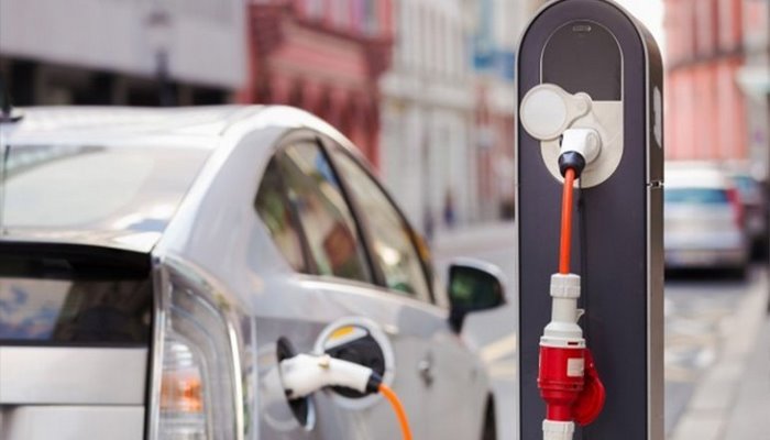 Həyatımızın yeni trendi elektromobillər və xüsusiyyətləri – Batareyaları nə qədər təhlükəlidir?