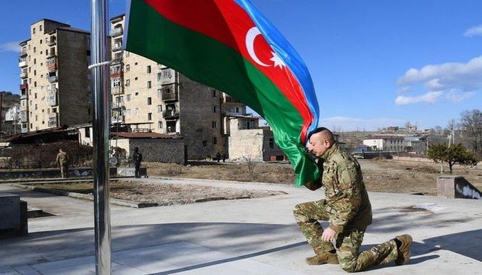 İlham Əliyev işğaldan azad edilmiş ərazilərdə bayrağımızı yüksəltdi