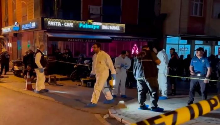 İstanbulda kafeyə silahlı basqın - ölən və yaralanalar var