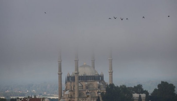 İstanbul'da sis... Göz gözü görmedi.