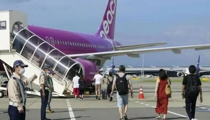 Japonya’da bir ilk yaşandı, yolcu maske takmayı reddedince uçak acil iniş yaptı