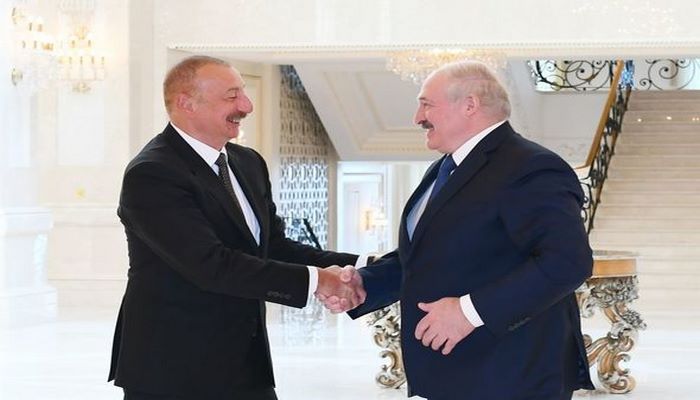 Lukaşenko: "Bizim münasibətlərimiz əladır və mən buna görə həmişə fəxr edirəm"