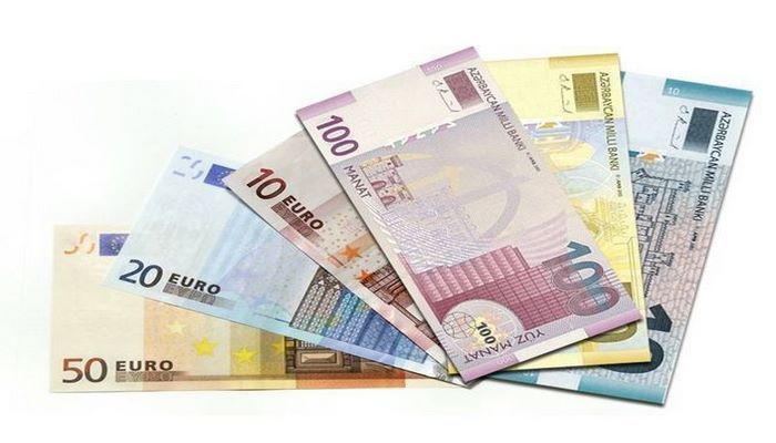 Манат незначительно подешевел к евро