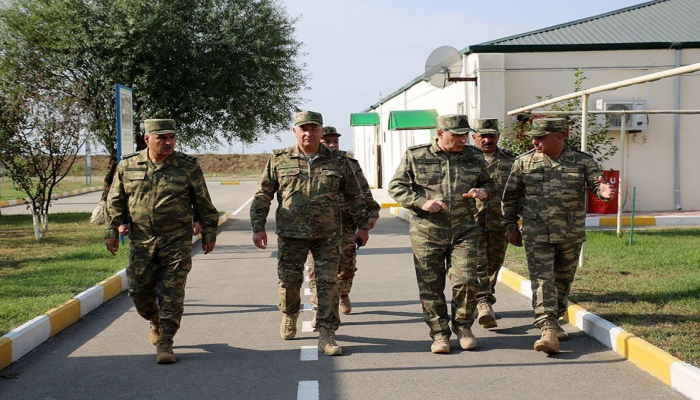 Генпрокурор и военный прокурор Азербайджана посетили воинские части в прифронтовой зоне