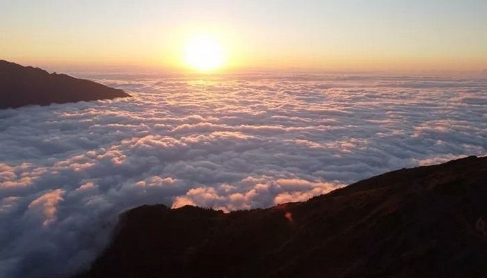 Nopapeni Yaylası'nın bulut denizi manzarası görenleri mest ediyor!